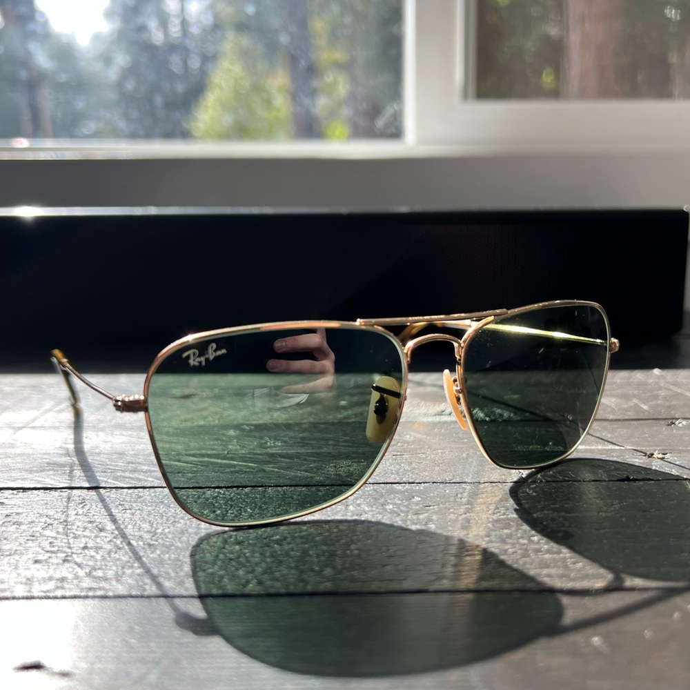 Ray-Ban Gold Aviator Sunglasses with Dark Green Lenses Unisex